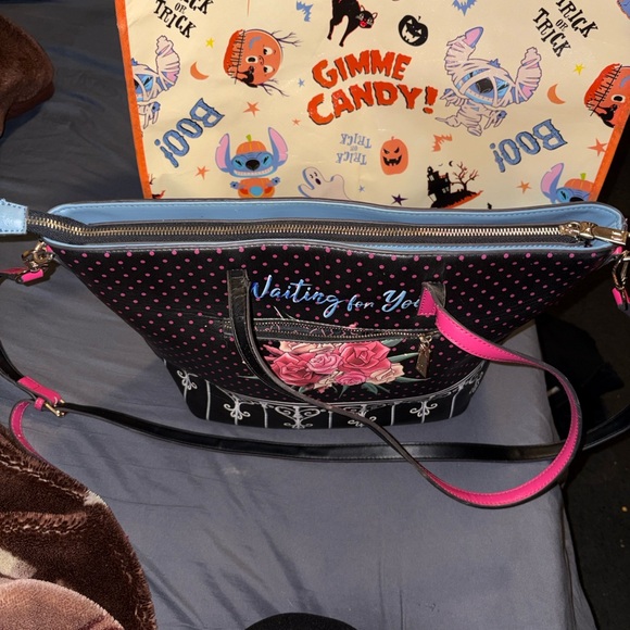 Elegant Black and Pink Women's Handbag - Picture 6 of 10